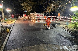 Foto in der Nacht von der STRABAG Baustelle in Zürich