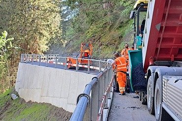 Foto von Arbeiten der Strasse via Cavorgia