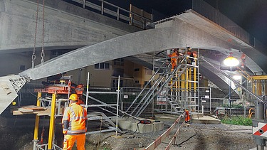 Foto von Hirschenbrücke und Zusammenführung zweier Brückenteile