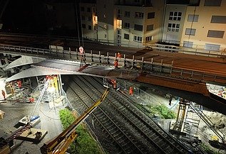 Foto von Hirschenbrücke und Zusammenführung zweier Brückenteile