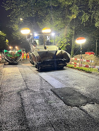 Foto in der Nacht von der STRABAG Baustelle in Zürich