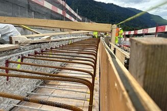 Foto von der Tössbrücke im gesamten mit Brückenlehrgerüst