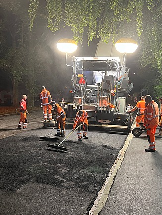 Foto in der Nacht von der STRABAG Baustelle in Zürich