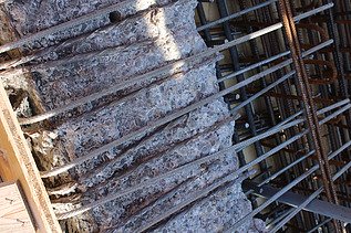 Foto von dem alten Gemäuer der Brücke vor der Verbreiterung