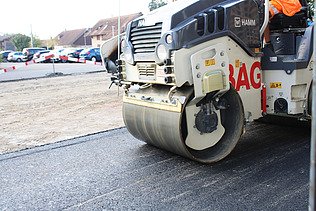 Foto von Asphalteinbau bei Agrola (Landi Tankstellen)