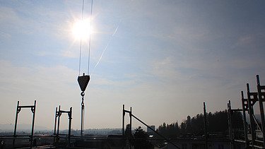 Sonne scheint auf die Baustelle Hasenmatt