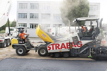 Foto von Asphalteinbau bei Agrola