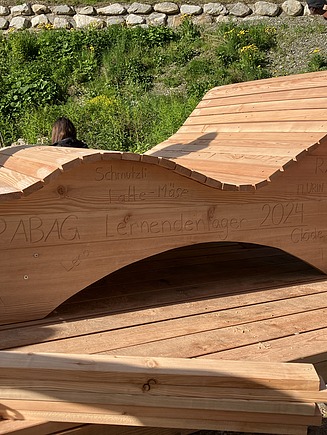 Neue Wellnessliege am Picknick-Platz in Disentis