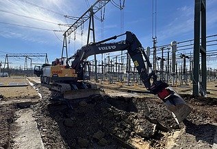 Foto von Arbeit in einer Baugrube in Mettlen mit STRABAG Bagger